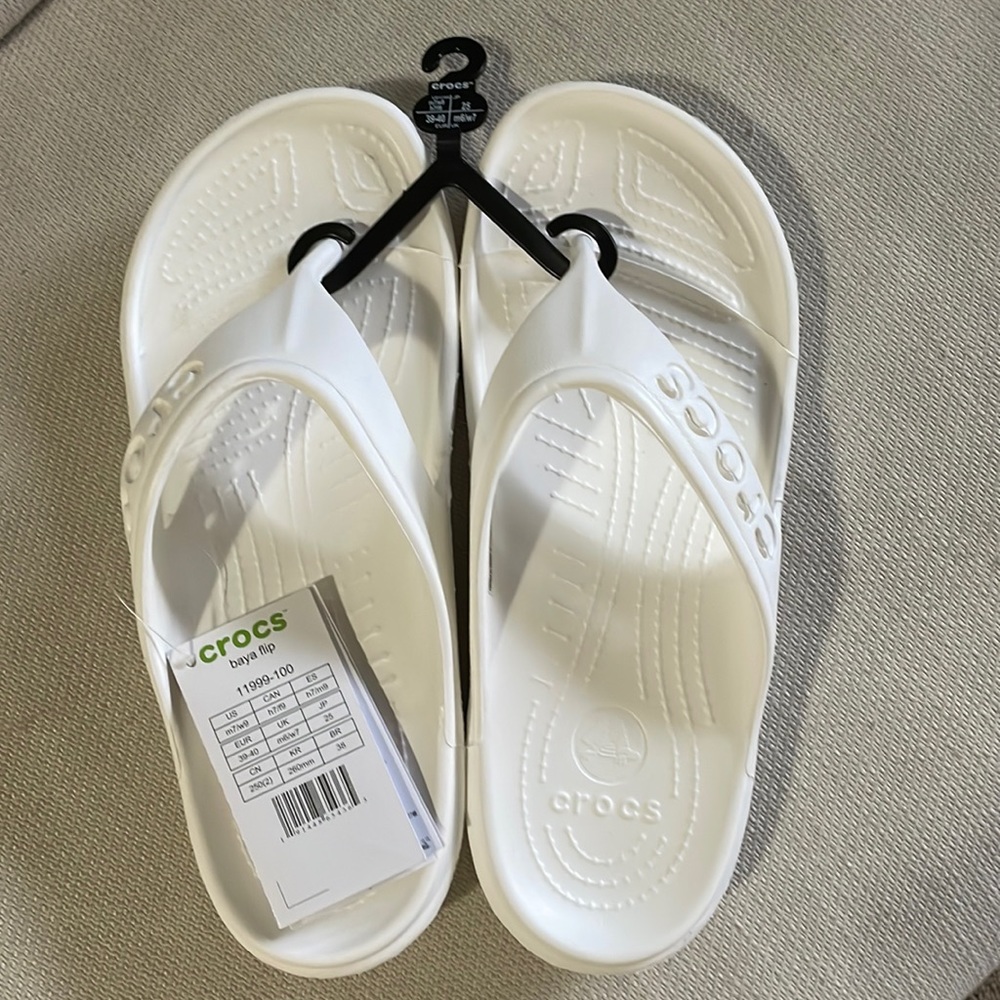 White Crocs Baya Flip W9 M7